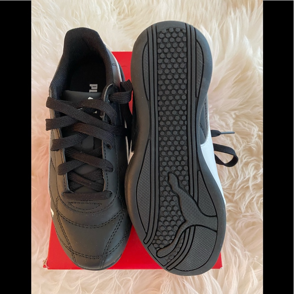 Boy tennis shoes black